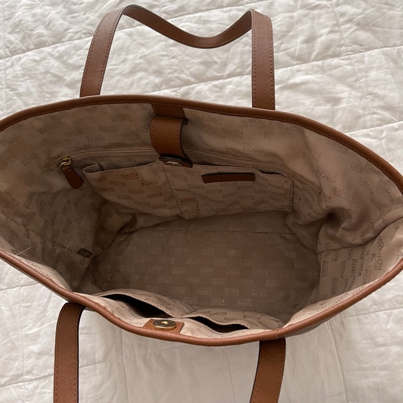 Michael kors purse - Picture 2 of 3